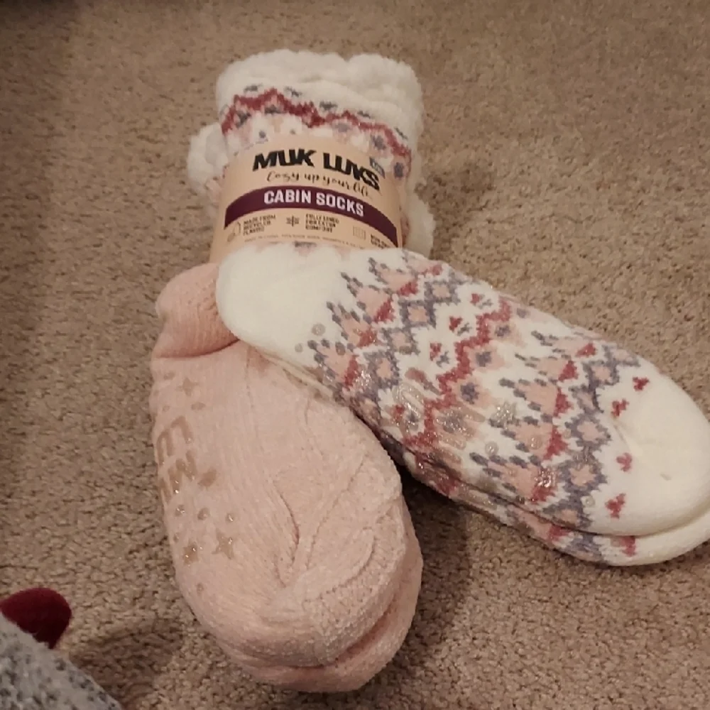 Muk Luks Pink and White Cabin Socks - Picture 4 of 8